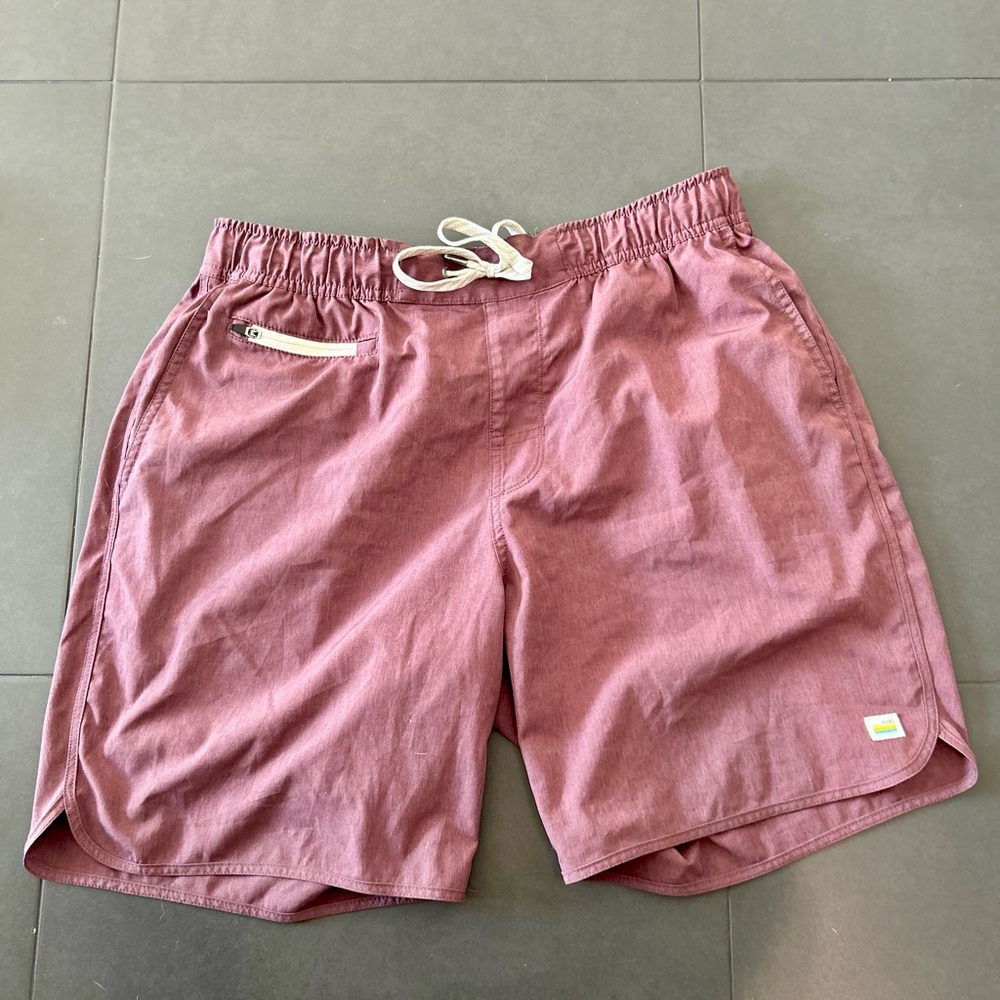 Vuori Men’s Bank Shorts (L) 9” Inseam